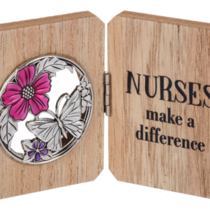 a wooden plaque "Nurses make a difference"